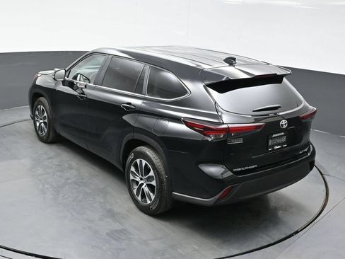 Used 2025 Toyota Highlander XLE AWD/4WD image 35