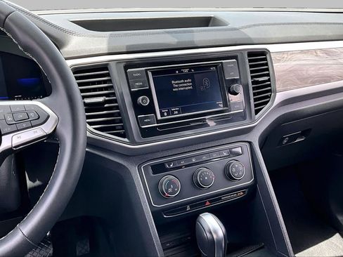 Used 2022 Volkswagen Atlas Cross Sport SE FWD image 7