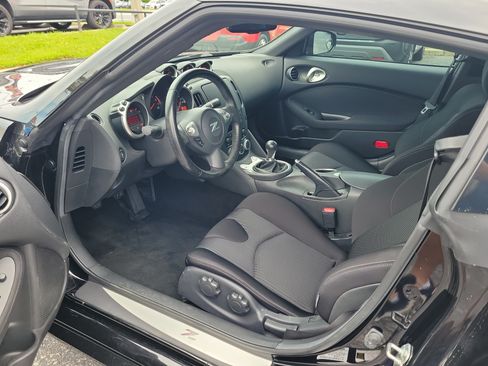 Certified 2019 Nissan 370Z Coupe RWD image 11