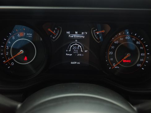 Used 2025 Jeep Wrangler Sport AWD/4WD image 18