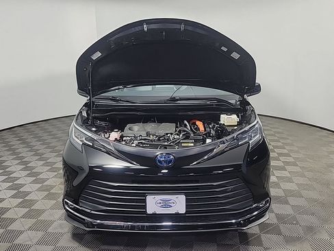 Used 2022 Toyota Sienna XLE image 14