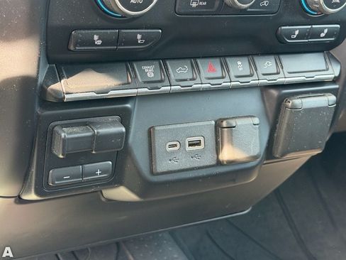 Used 2021 Chevrolet Silverado 2500 LT w/ Fleet Comfort Package AWD/4WD image 11