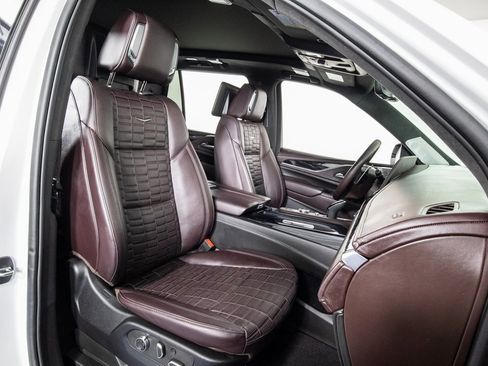 Used 2023 Cadillac Escalade V w/ LPO, ONYX Package image 12