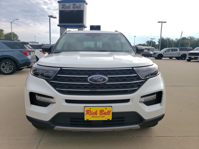 Certified 2023 Ford Explorer XLT w/ Equipment Group 202A AWD/4WD image 2