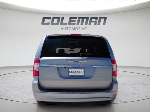 Used 2015 Chrysler Town & Country Touring FWD image 4