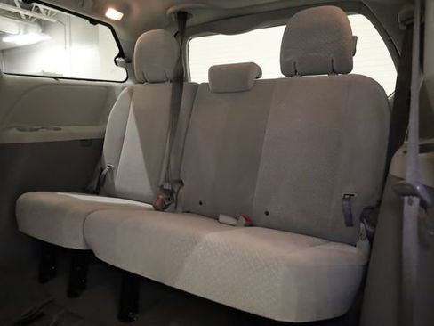 Used 2011 Toyota Sienna LE image 28
