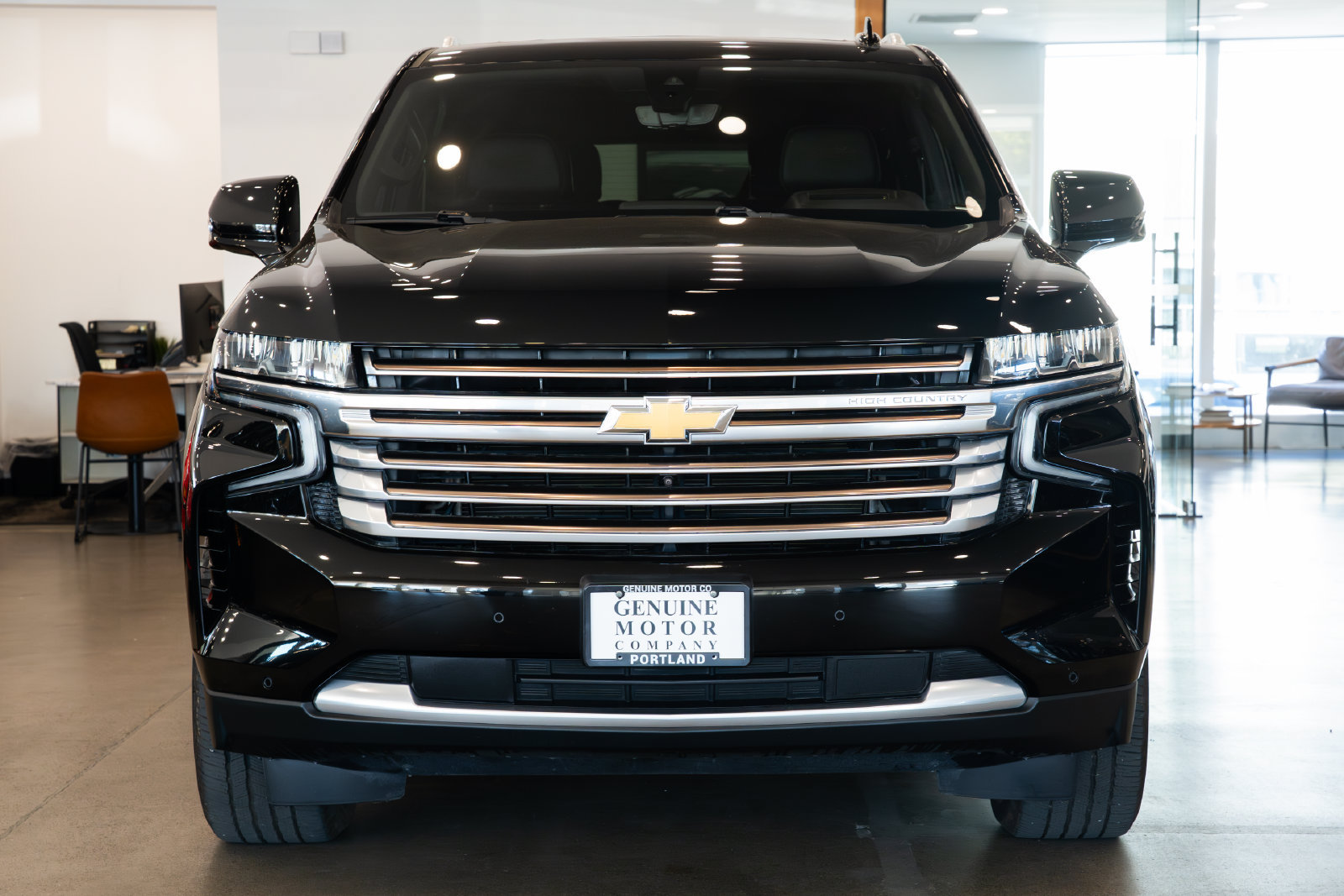 Used 2021 Chevrolet Tahoe High Country w/ Premium Package AWD/4WD image 2