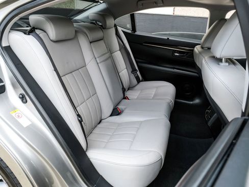 Used 2018 Lexus ES 350 w/ Ultra Luxury Package FWD image 36