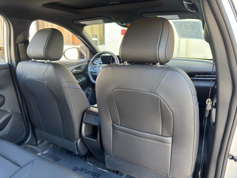 Used 2026 Buick Envista Sport Touring w/ Convenience I Package FWD image 32