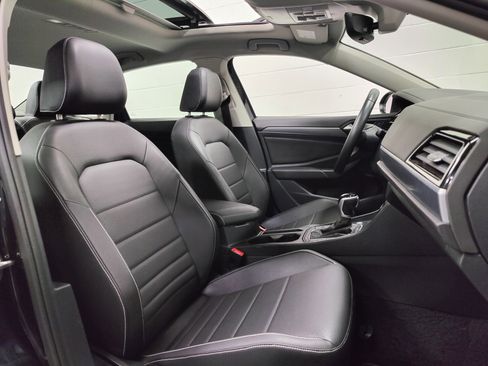 Used 2024 Volkswagen Jetta SE w/ Panoramic Sunroof Package image 4