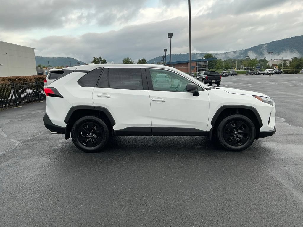 Certified 2023 Toyota RAV4 LE AWD/4WD image 4