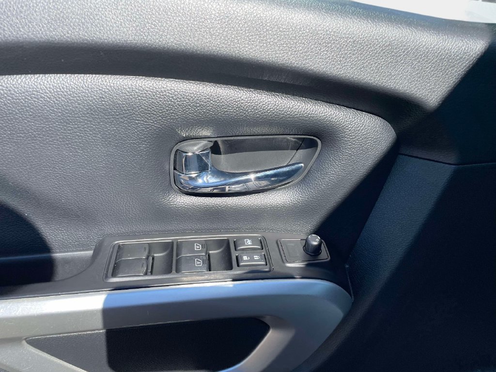 Used 2018 Nissan Titan SV w/ SV Convenience Package AWD/4WD image 19