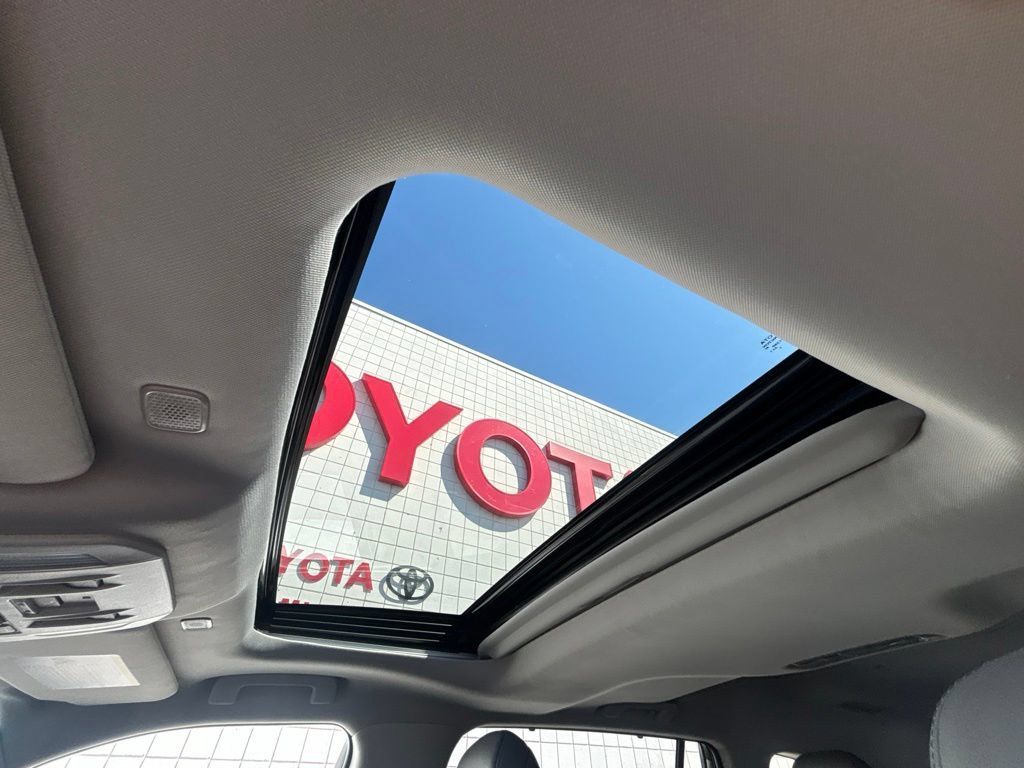 Used 2026 Toyota Highlander Limited AWD/4WD image 18