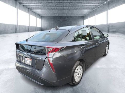 Used 2016 Toyota Prius Two FWD image 3