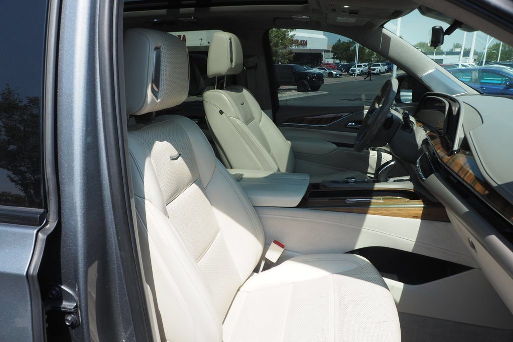 Used 2021 Cadillac Escalade ESV Sport Platinum w/ Heavy-Duty Trailer Package AWD/4WD image 23