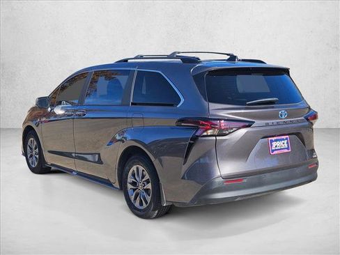 Used 2023 Toyota Sienna XLE image 8