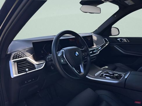Used 2025 BMW X5 xDrive40i w/ Parking Assistance Package AWD/4WD image 9