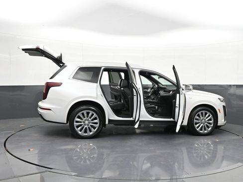 Used 2020 Cadillac XT6 Premium Luxury AWD/4WD image 37