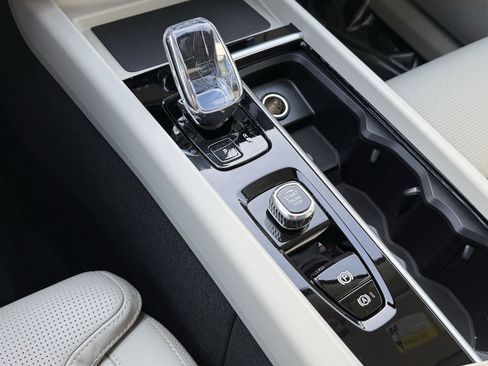 New 2026 Volvo XC60 B5 Ultra w/ Climate Package image 25