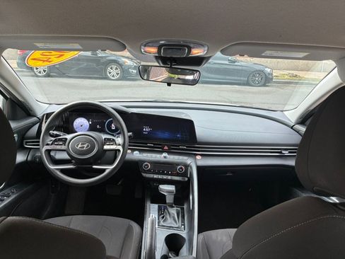 Used 2024 Hyundai Elantra SEL FWD image 17