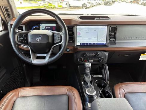 Used 2024 Ford Bronco Outer Banks AWD/4WD image 13