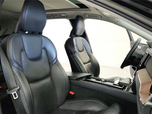 Used 2023 Volvo XC60 B5 Ultimate w/ Climate Package image 39