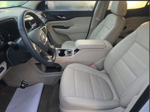 Used 2023 GMC Acadia Denali image 3