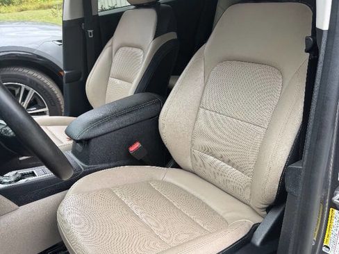 Used 2021 Ford Escape Titanium image 10