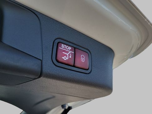 Certified 2025 Mercedes-Benz GLB 250 image 29