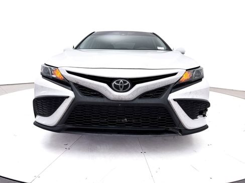 Used 2022 Toyota Camry SE FWD image 9