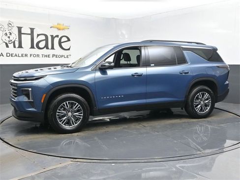 Used 2025 Chevrolet Traverse LT image 33