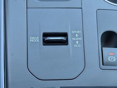 Used 2024 Toyota Highlander XSE image 17