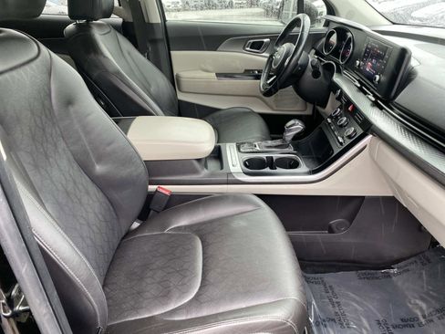 Used 2022 Kia Carnival LX FWD image 23