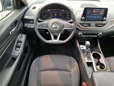 Used 2024 Nissan Altima 2.5 SV FWD image 13