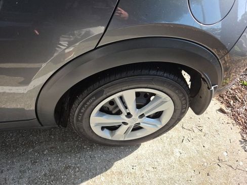Used 2021 Nissan Kicks S FWD image 11