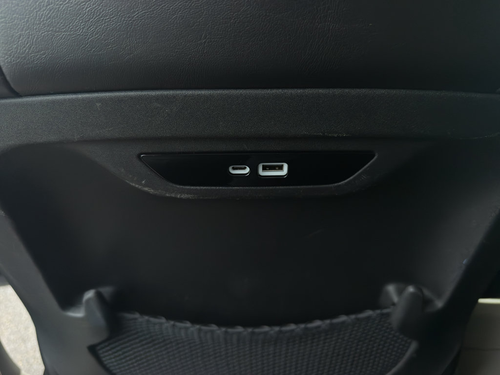 Used 2024 Chrysler Pacifica Touring-L FWD image 16