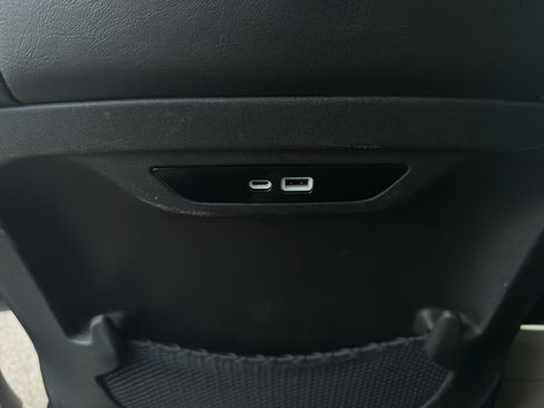 Used 2024 Chrysler Pacifica Touring-L FWD image 16