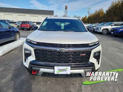 Used 2024 Chevrolet Traverse Z71 image 2