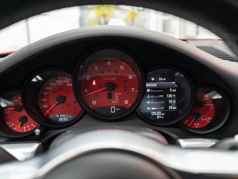 Used 2018 Porsche 911 Carrera RWD image 14