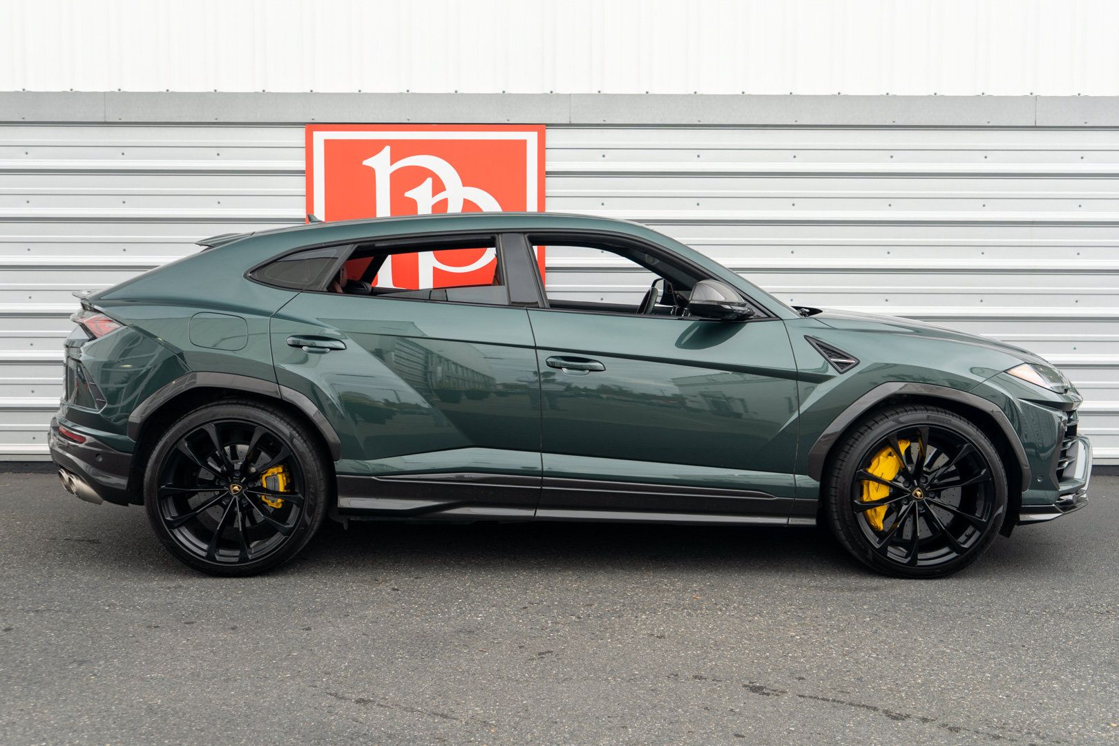Used 2022 Lamborghini Urus AWD/4WD image 46