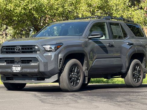Used 2025 Toyota 4Runner SR5 AWD/4WD image 8