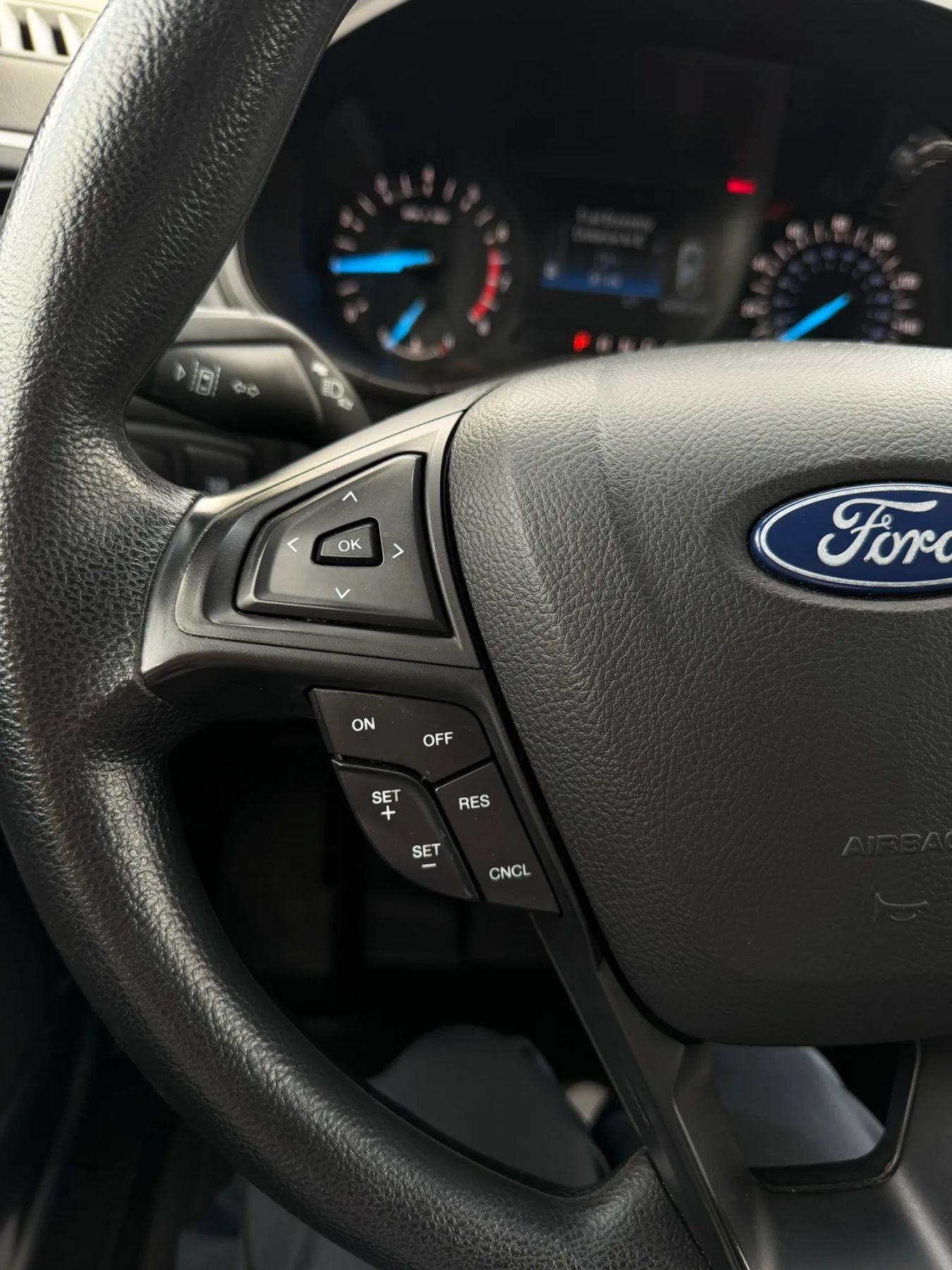 Used 2020 Ford Edge SE FWD image 34
