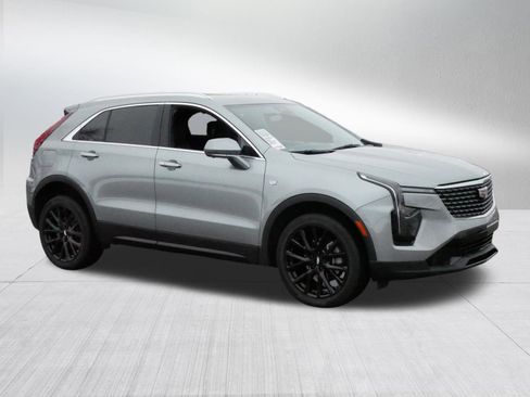 Used 2025 Cadillac XT4 Premium Luxury image 8