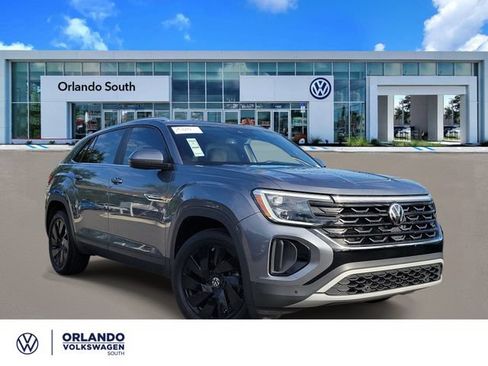 Certified 2024 Volkswagen Atlas Cross Sport SE w/ Panoramic Sunroof Package FWD image 1