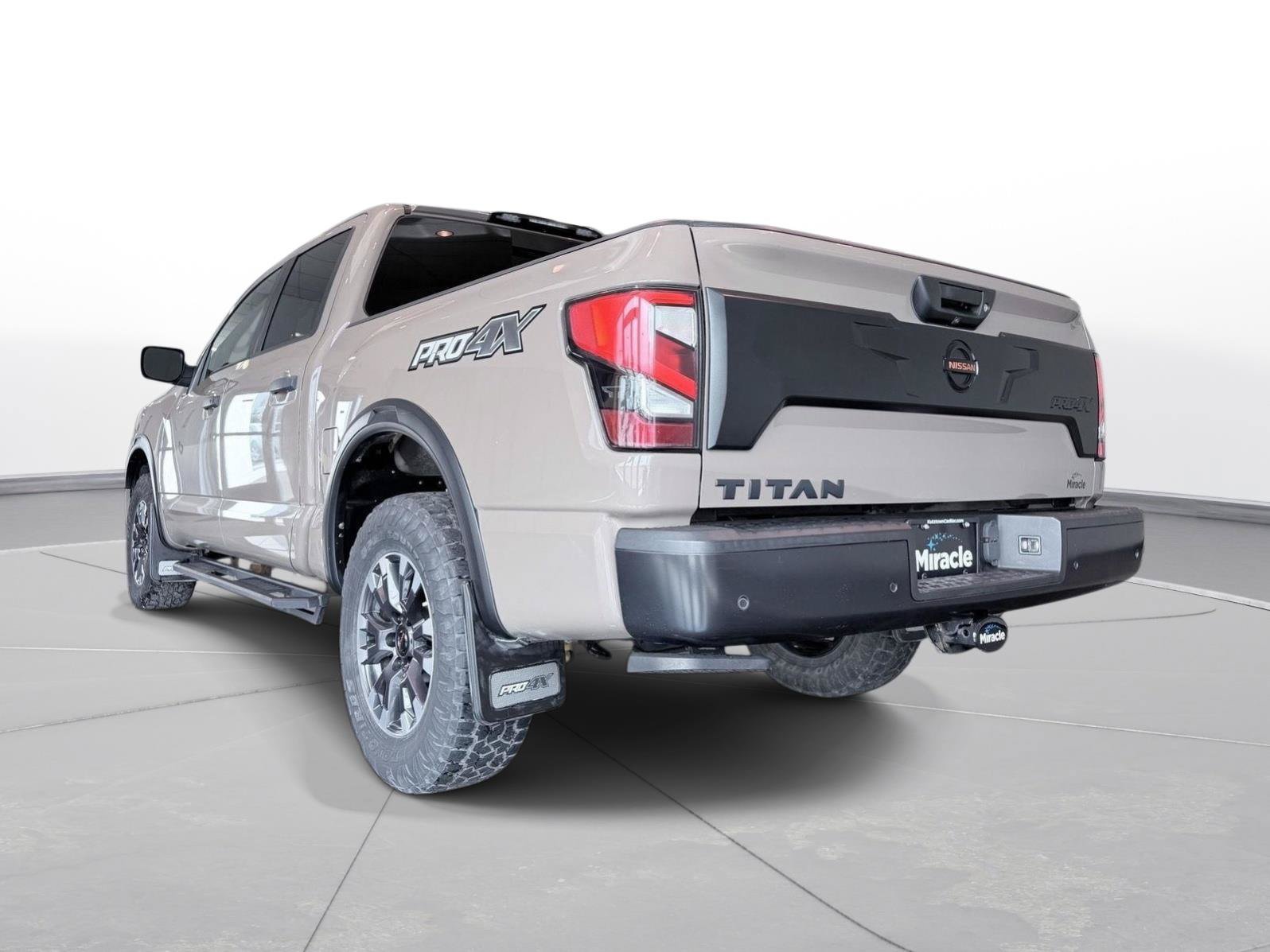 Used 2021 Nissan Titan PRO-4X w/ Pro-4x Utility Package AWD/4WD image 6