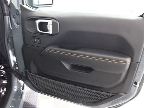 Used 2025 Jeep Wrangler Unlimited Sahara AWD/4WD image 18