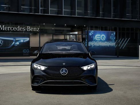 New 2026 Mercedes-Benz EQE 320 4MATIC Sedan image 6