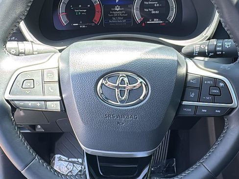 Certified 2025 Toyota Highlander XSE AWD/4WD image 17