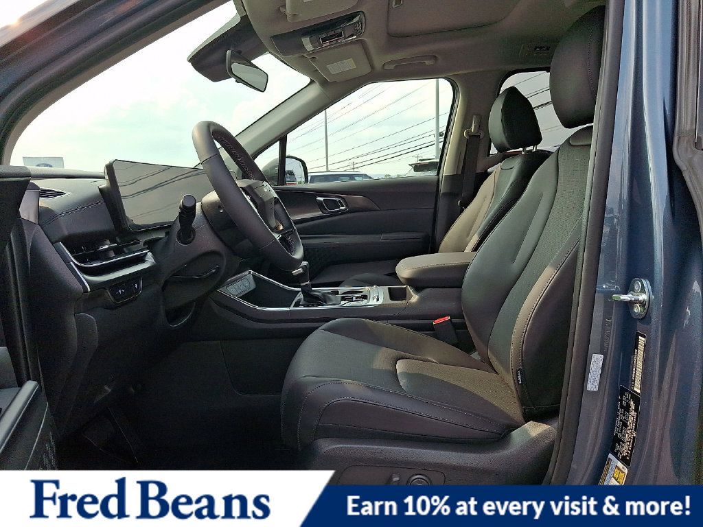 New 2027 Kia Carnival SX w/ Dark Edition Package FWD image 11