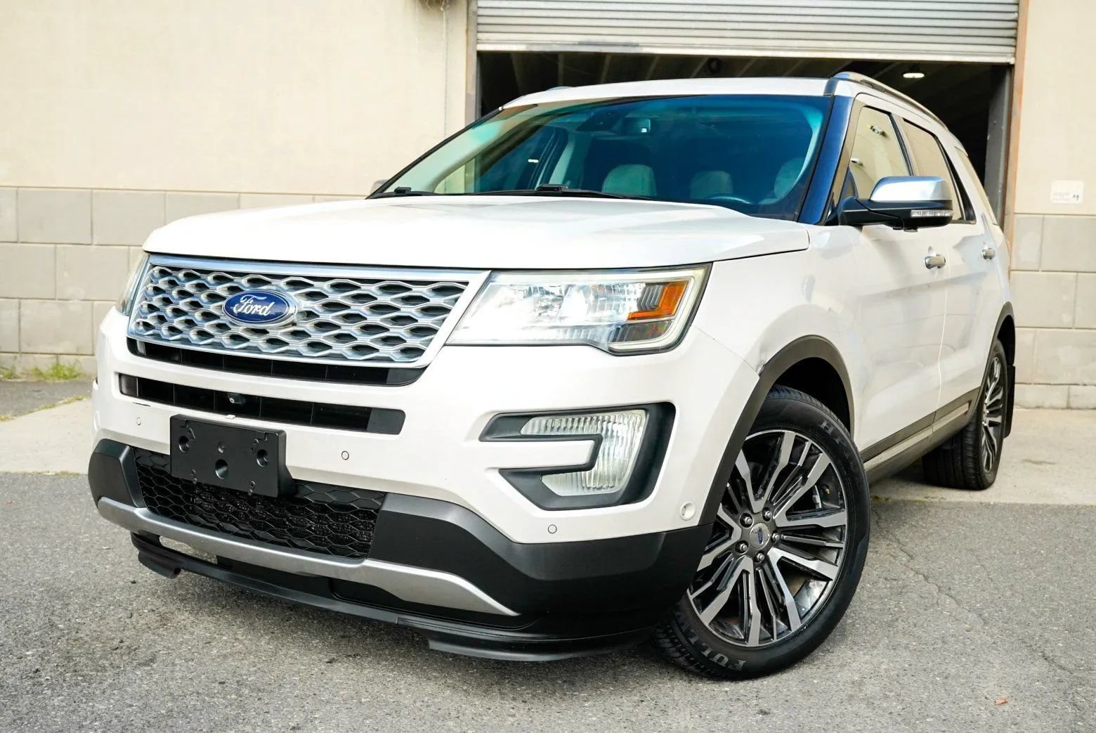 Used 2017 Ford Explorer Platinum AWD/4WD image 1